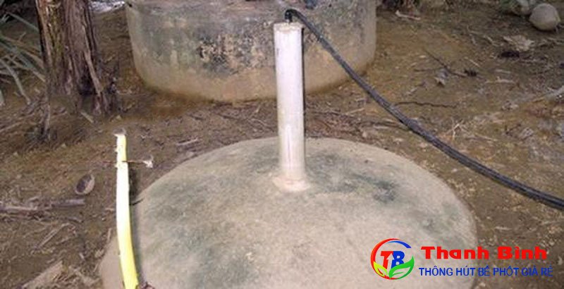 Đổ bê tông cho nắp bể