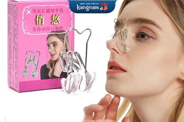 Dùng kẹp làm nhỏ mũi và nâng mũi cao