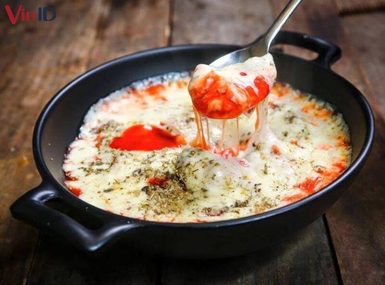 Phô mai Mozzarella từ Ý là gợi ý chuẩn cho món Tokbokki phô mai kéo sợi
