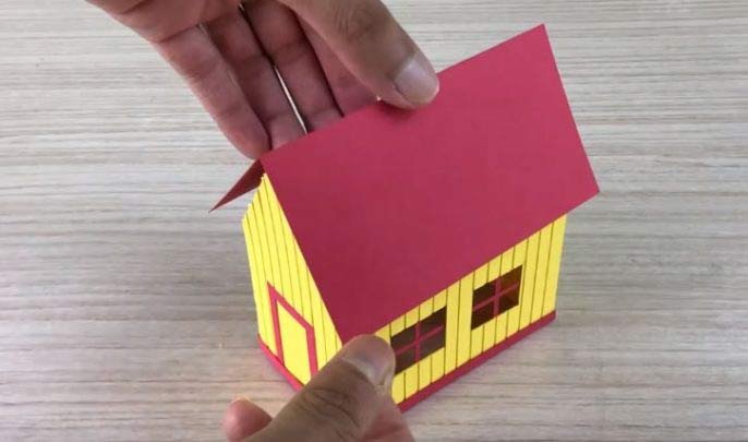 Gắn mái nhà màu đỏ từ giấy bìa thủ công