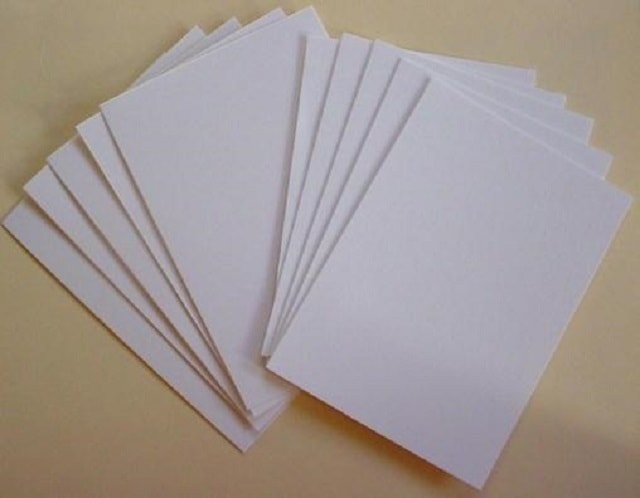 gấp đôi nhũng tờ giấy a4