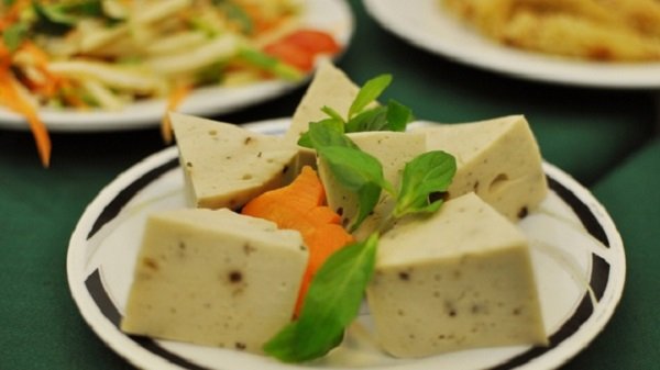 Cách làm giò lụa chay từ đậu xanh