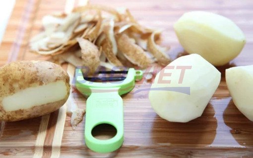Gọt vỏ để làm khoai tây lốc xoáy Gọt vỏ để làm khoai tây lốc xoáy