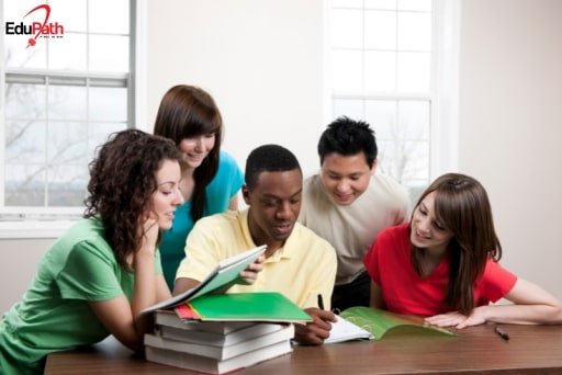 Tham khảo ý kiến của những người khác để tìm chủ đề ấn tượng - EduPath