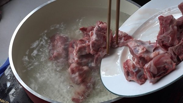 Hầm xương heo 