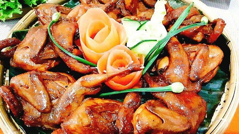 Chim cút roti ngũ vị hương có màu sắc bắt mắt, hương vị hấp dẫn