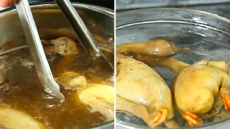 Luộc chim cút trong 15 phút rồi ngâm vào tô đá lạnh