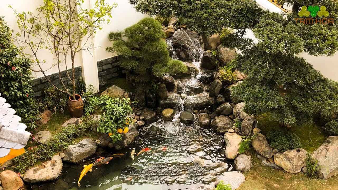 Hòn non bộ thác nước mang thiên nhiên vào nhà bạn