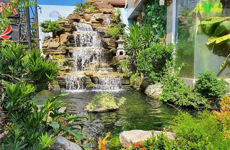 Hòn non bộ thác nước trang trí sân vườn