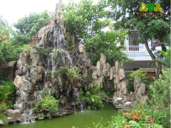 Hòn non bộ thác nước mang đến tiền tài gia chủ