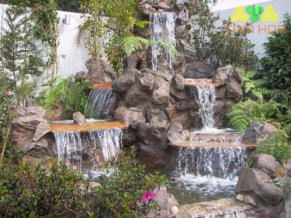 Hòn non bộ có thác nước chi phí thấp