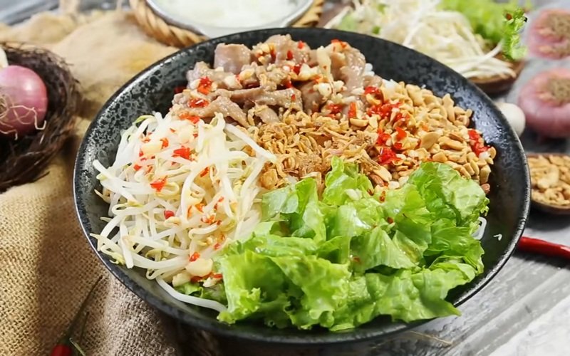Món bún bò trộn chuẩn vị Nam Bộ Món bún bò trộn chuẩn vị Nam Bộ