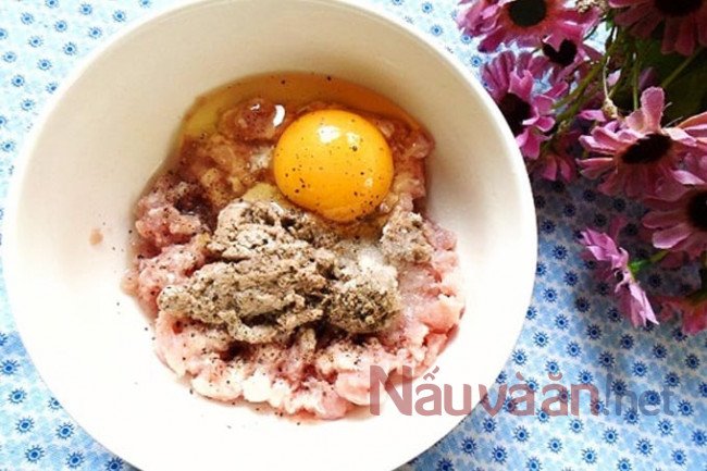 đánh trứng với thịt