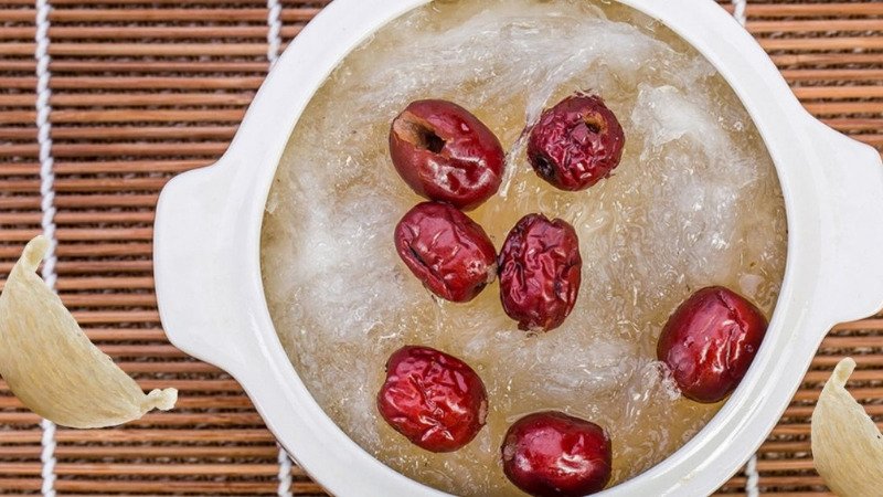 Chưng yến với táo đỏ Chưng yến với táo đỏ