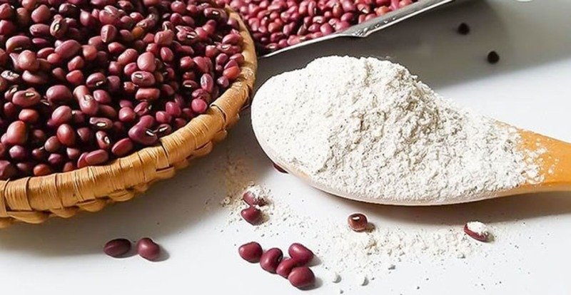 Bột đậu đỏ có tác dụng se khít lỗ chân lông