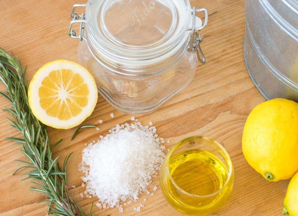 Xóa xăm bằng muối và chanh