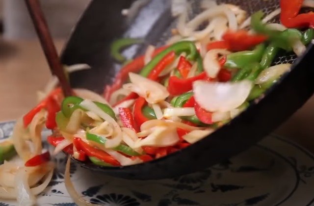 Cách làm bò sốt tiêu đen thơm ngon dễ làm tại nhà - 7
