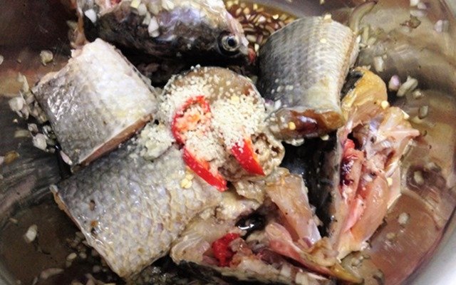 Cách làm cá lóc kho tiêu ngon không tanh, đậm đà chuẩn vị Nam Bộ - 5