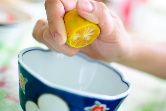 vắt nước cốt chanh