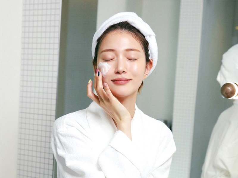 Bạn nên dưỡng da kỹ càng sau khi sử dụng kem đánh răng