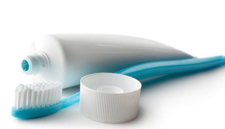 cách làm trắng dây chuyền bạc tại nhà