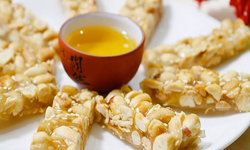 kẹo lạc và trà