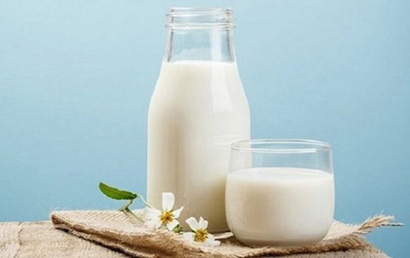 Cách làm cô bé hết thâm với sữa tươi không đường