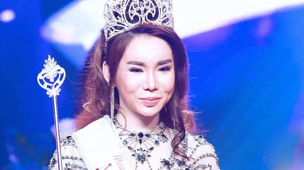 Thân thế hoa hậu thế giới người Việt 2018 vừa bị bắt vì trộm đồng hoa Rolex của bạn trai - Ảnh 4. Thân thế hoa hậu thế giới người Việt 2018 vừa bị bắt vì trộm đồng hoa Rolex của bạn trai - Ảnh 4.