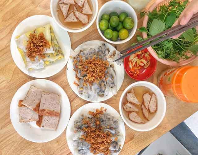 Thưởng thức bánh cuốn nóng tại nhà