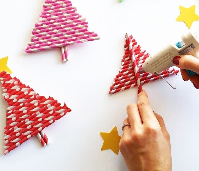 Làm cây thông noel tái chế từ ống hút nhựa