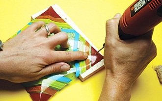 làm chong chóng từ vỏ chai cho bé