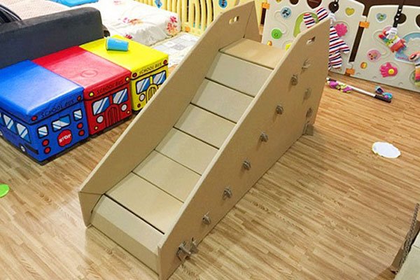 Cầu đi bộ đơn giản cho bé được thiết kế chắc chắn