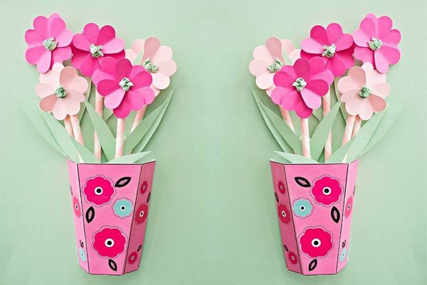 Chiếc bình hoa làm bằng giấy thủ công