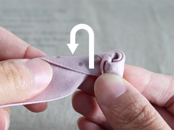 Bước 5. Cách làm bông hồng bằng ruy băng đẹp, độc đáo
