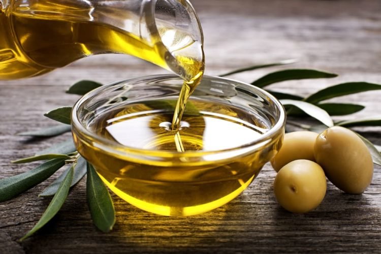 làm trắng răng bằng dầu oliu