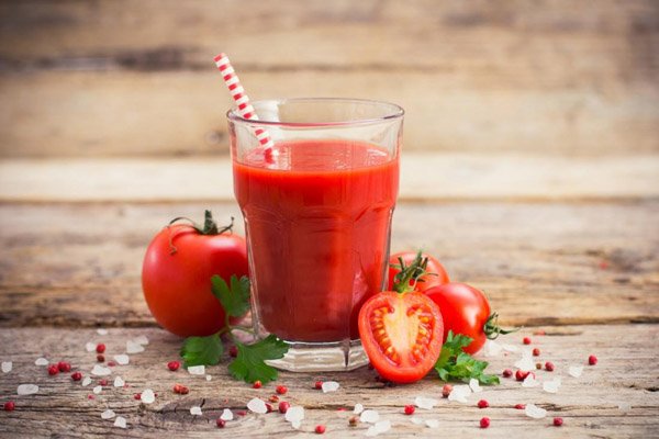 làm trắng răng bằng nước cà chua