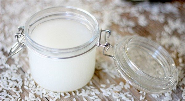 làm trắng răng bằng nước vo gao