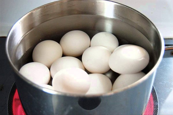 Luộc hột vịt lộn