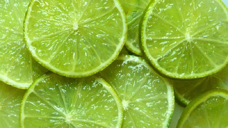 Trị bỏng bằng dầu dừa và nước chanh