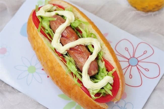 Món bánh mì kẹp trứng xúc xích nhiều hàm lượng dinh dưỡng Món bánh mì kẹp trứng xúc xích nhiều hàm lượng dinh dưỡng