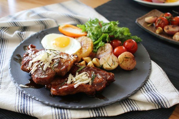 Món bò bít tết