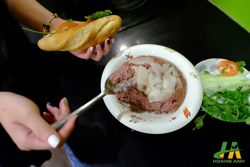 Món pate sử dụng muối đỏ làm tăng cường màu hồng