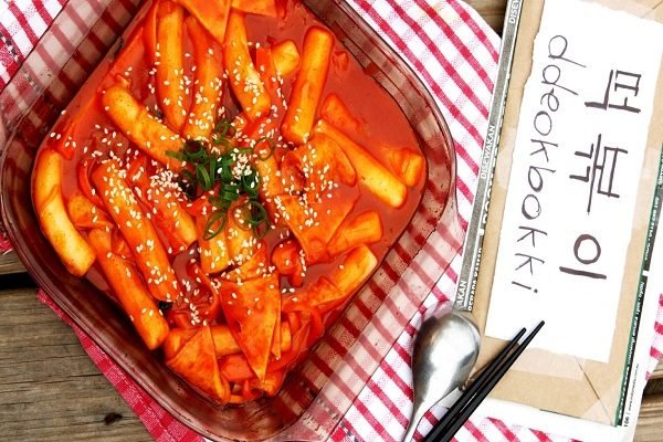 Làm món tobokki chuẩn vị Hàn Quốc