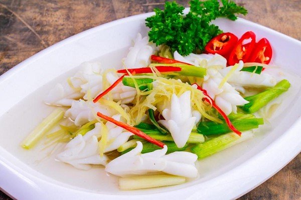 Mực hấp hành gừng