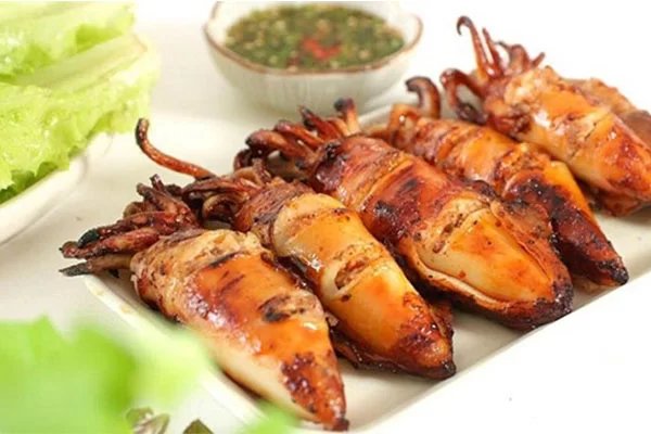 mực nhồi thịt chiên giòn với nước mắm