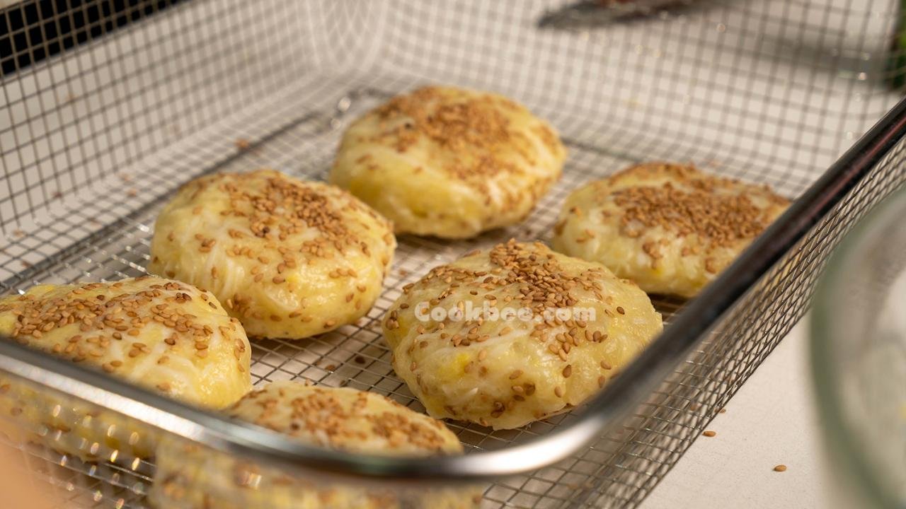 Nặn bánh sắn