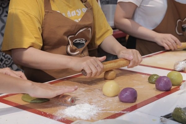 nặn bánh trung thu