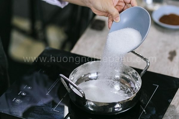 nấu nước đường làm bánh