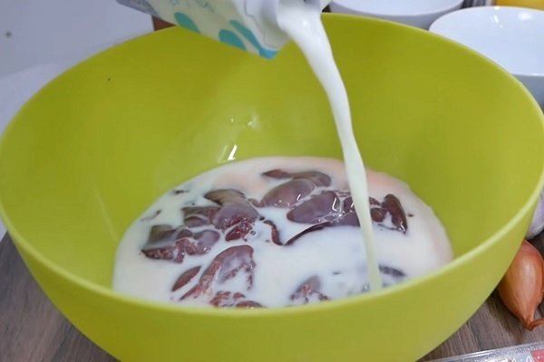 Ngâm gan trong sữa tươi 