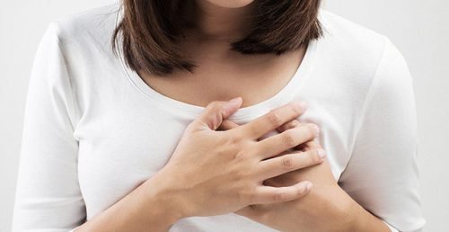 Bên cạnh đó, tâm lý ngại cùng cũng là một phần khiến chị em ngực quá khổ không dám đứng thẳng.